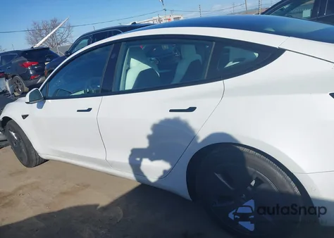 2022 Tesla Model 3 Long Range Dual Motor All-Wheel Drive z USA, uszkodzony, nr VIN 5YJ3E1EB4NF363862